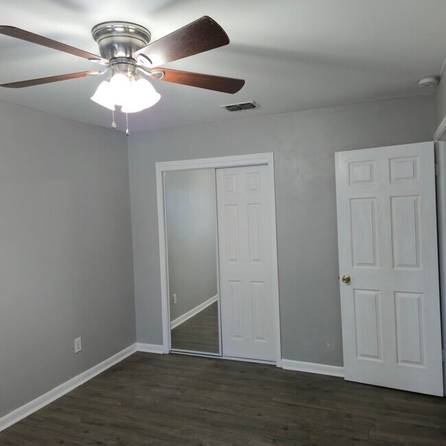 Building Photo - 75 7th St