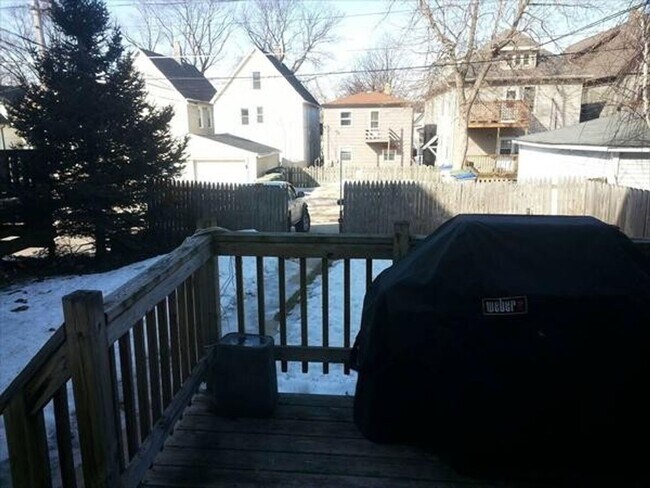 Building Photo - 2627 N Bartlett Ave