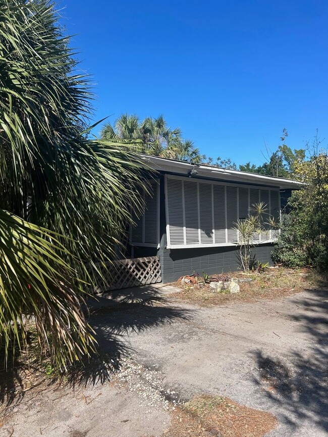 Building Photo - Charming 2-Bed, 2-Bath Home in Sarasota