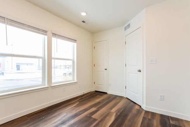 Building Photo - 4752 N Tower Dr