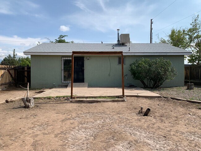 Building Photo - Lovely 2 Bedroom, 2 Bath Home Near Old Town! Available Now!