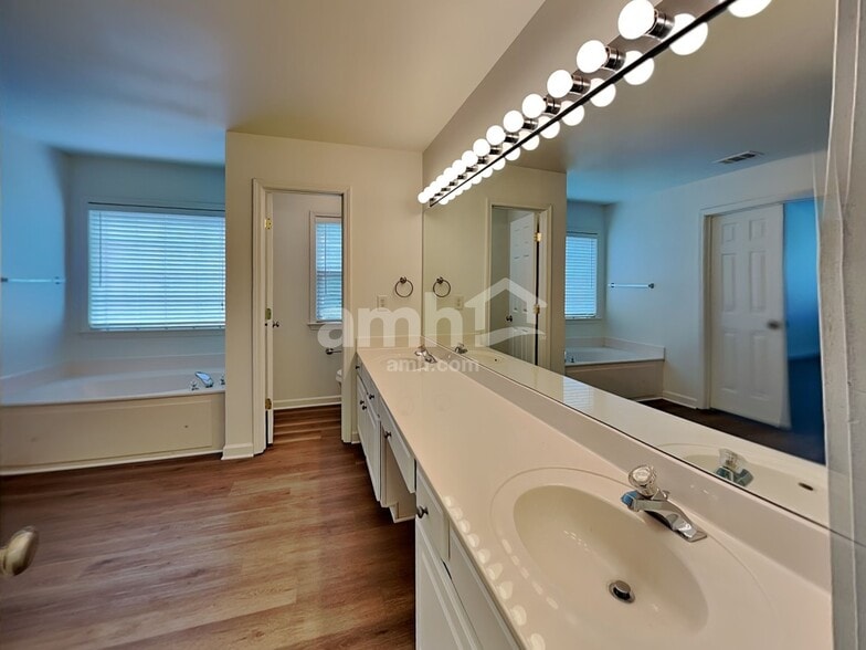 Building Photo - 405 Carphilly Ct