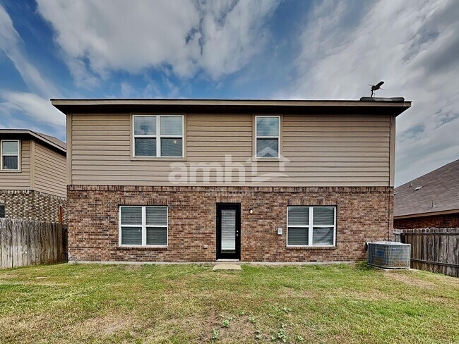 Building Photo - 920 Summer Stream Rd