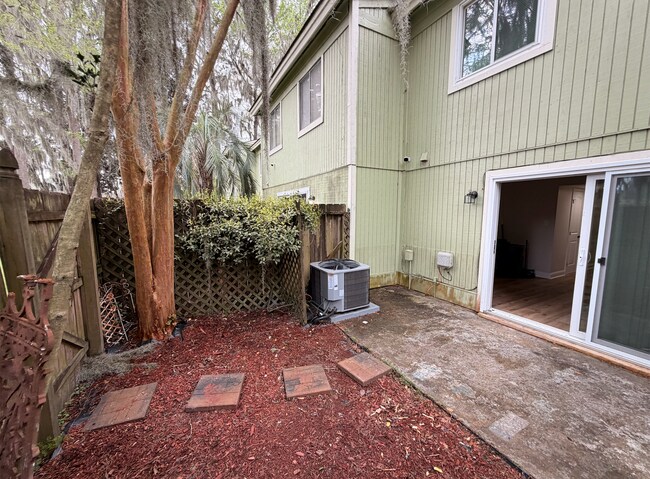 Building Photo - 527 Tibet Ave