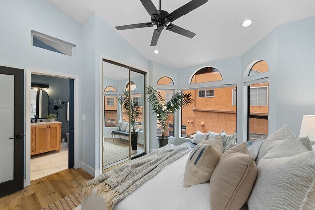 Building Photo - Charming 2 Bedroom 2 Bath In Beautiful Hil...