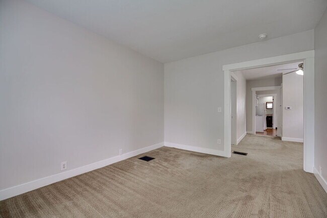 Building Photo - 2634 Wayland Ave