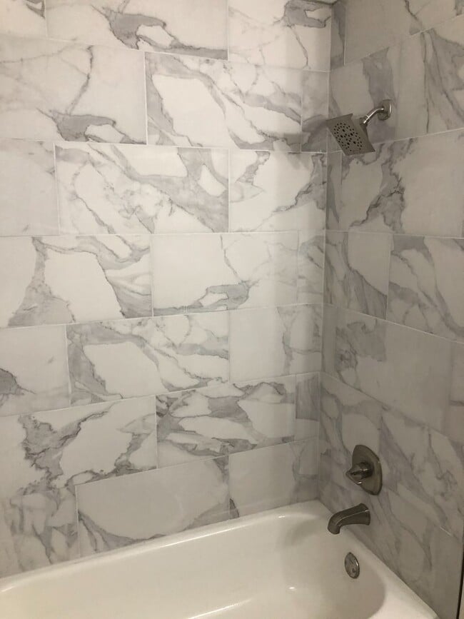 Building Photo - Wheeling, Lexington Commons 2BR/2BA 1 Garage & 2 Pools!