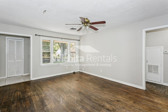 Building Photo - Move-In ready 2 bed/ 1 bath + 1 car garage