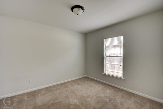 Building Photo - 1130