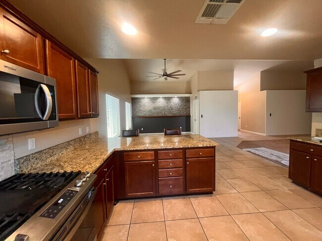 Building Photo - 2307 Tahoe Ave