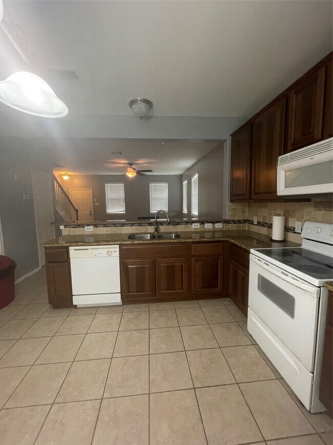 Building Photo - 2117 Kemah Village Dr