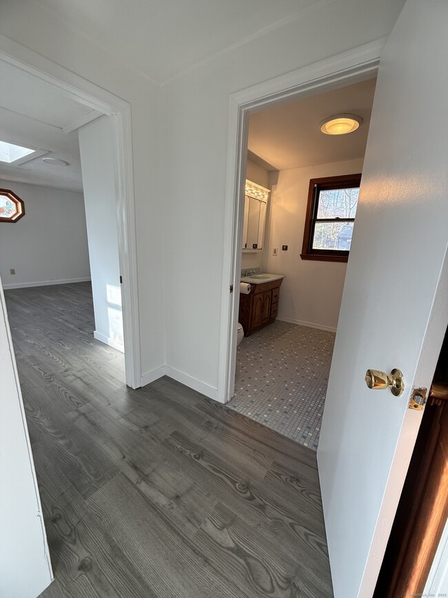 Building Photo - 74 Grove Beach Rd N