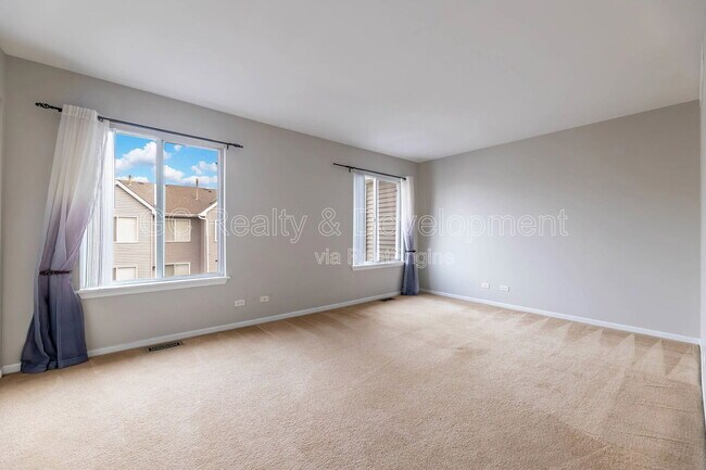 Building Photo - 8015 Windsor Dr