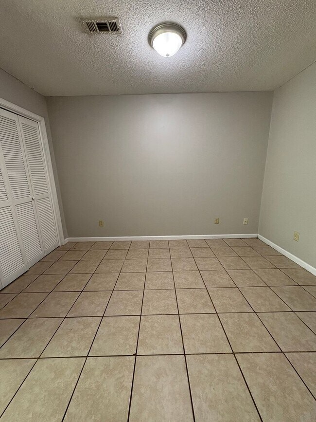 Building Photo - Daleville!