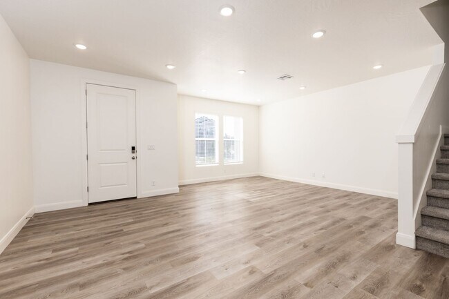 Building Photo - 6001 S Carnelian Pkwy