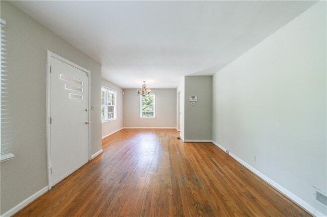 Building Photo - 893 Willivee Dr