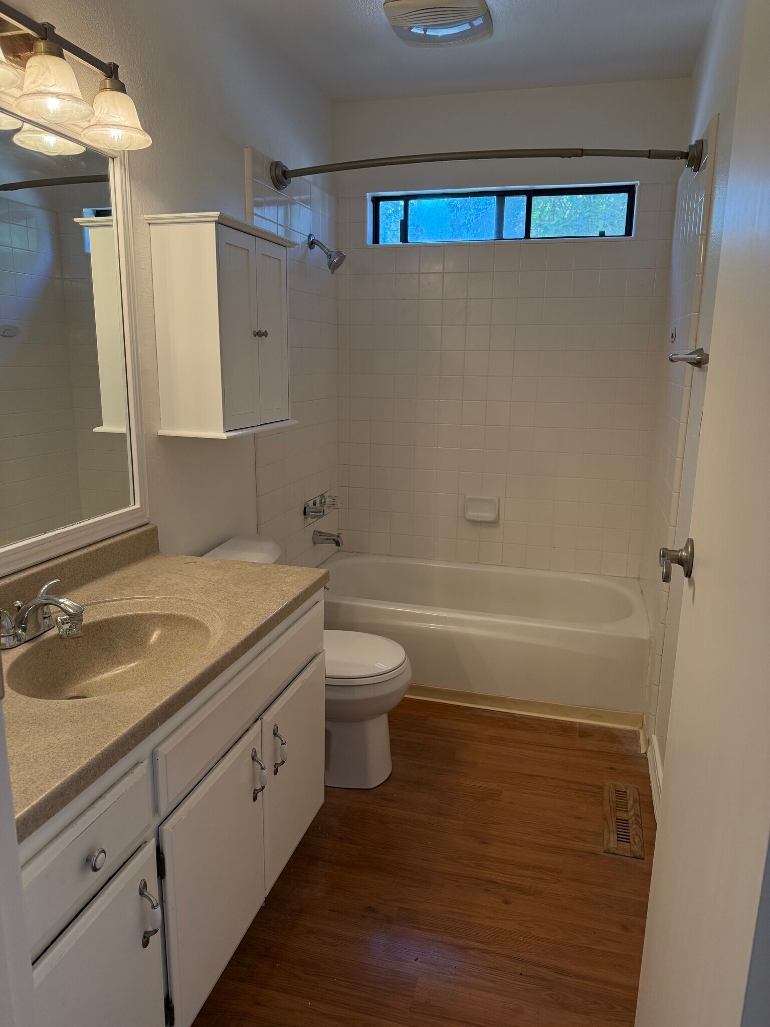 Building Photo - 4994 Country Club Dr