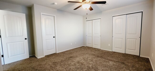 Building Photo - Stunning 4 bedroom, 2 bath home in East El Paso!