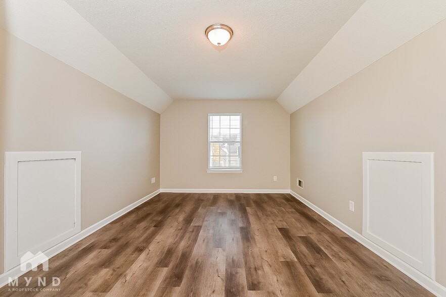 Building Photo - 3063 Dogwood Ave