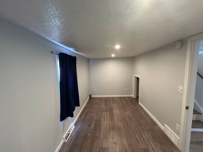 Building Photo - Single Family - 3 Bed - 2 Bath Home in a Private Setting