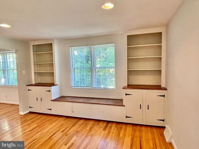 Building Photo - 705 Pomona Ave