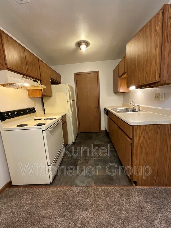 Building Photo - 22 Yorkshire Ln