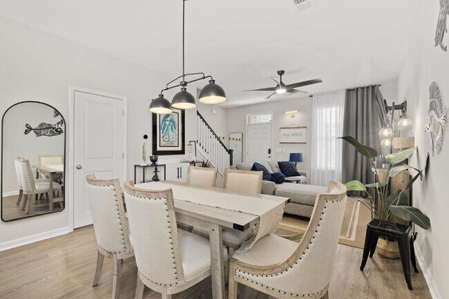 Building Photo - Fully Furnished Home in The Parks