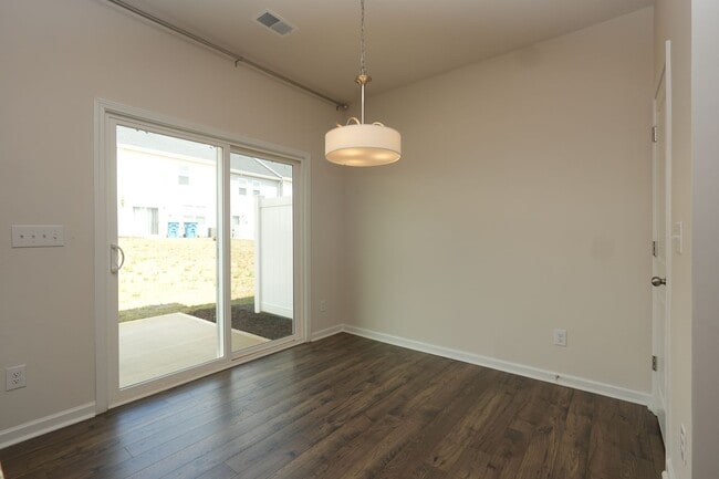 Building Photo - 3BR/2.5BA SFR with 1-car garage near Publix. Pets Allowed