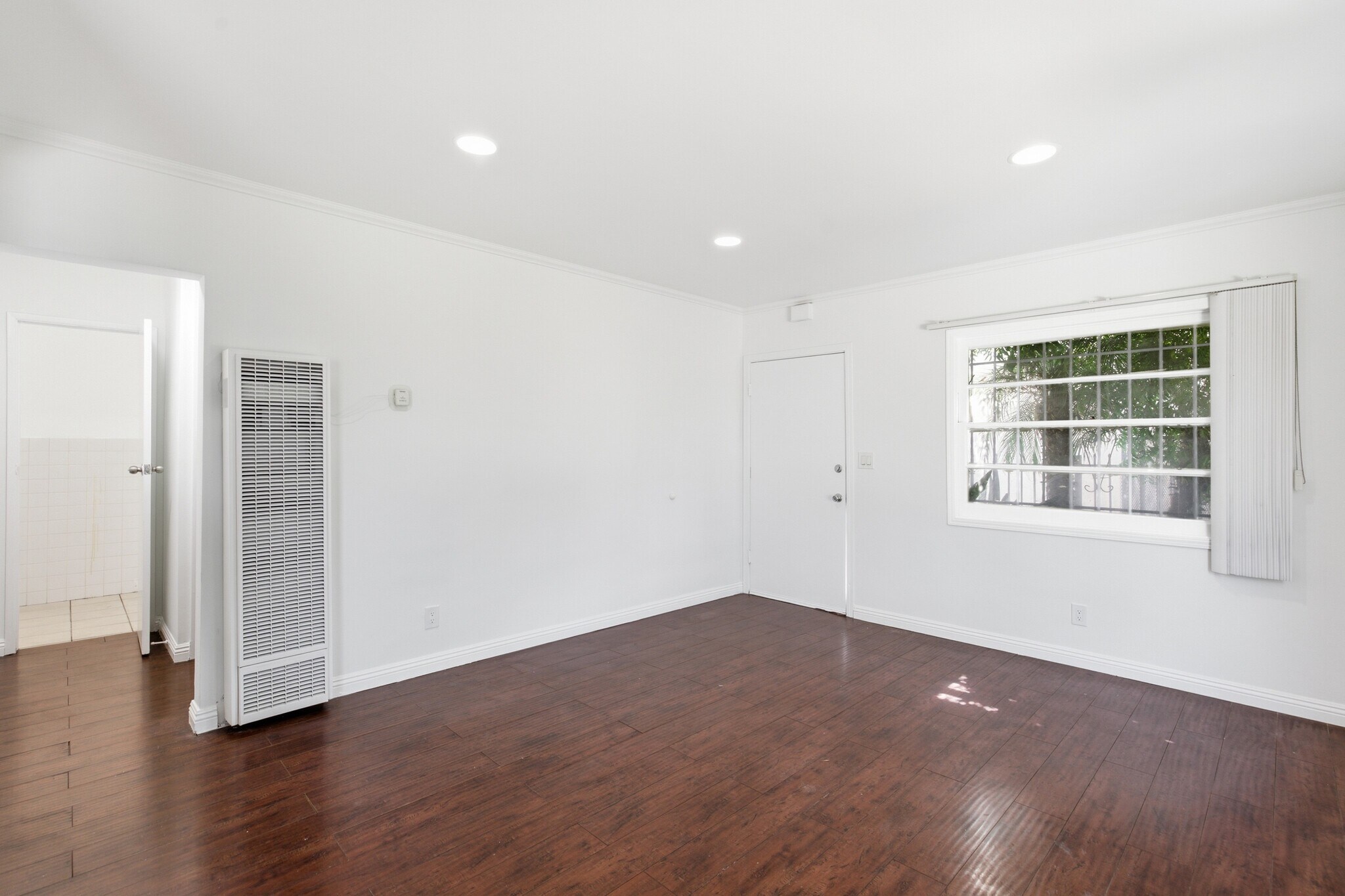 Building Photo - 534 Hyde Park Pl