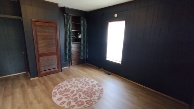 Building Photo - 226 Beaver Ave NE