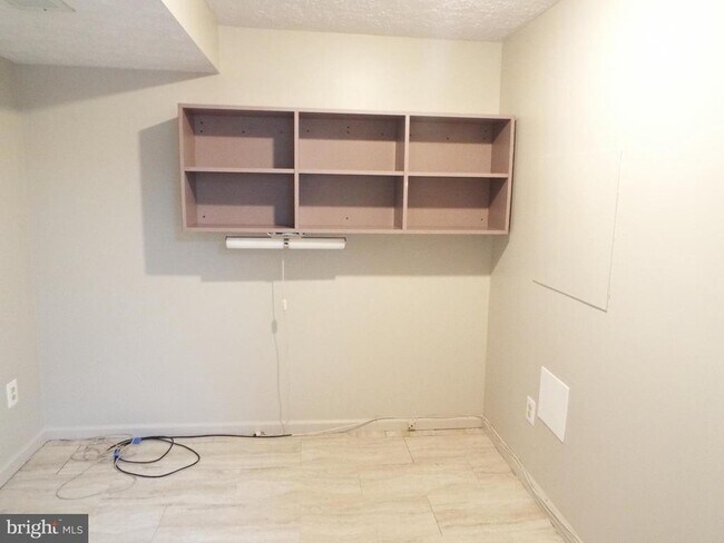 Building Photo - 3656 Woodhaven Ct