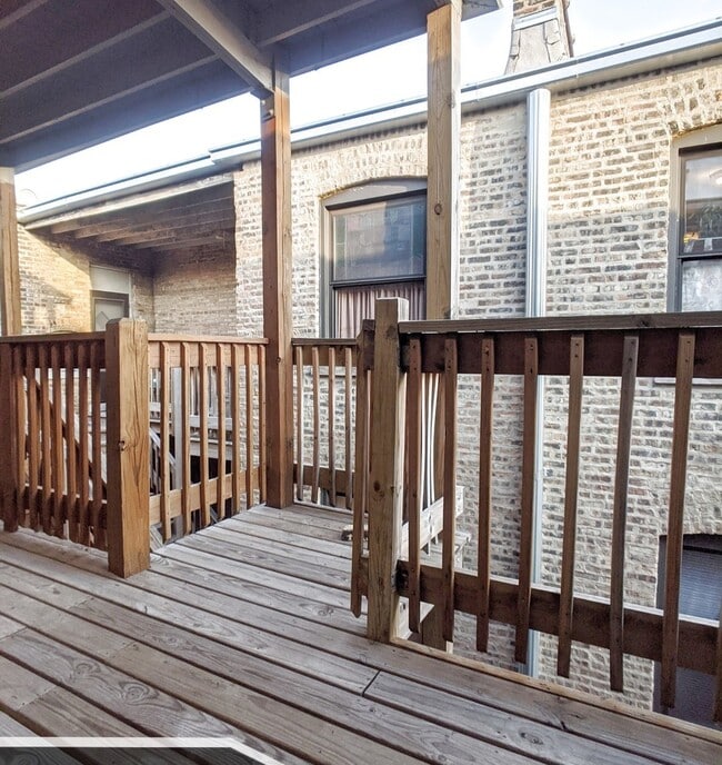 Building Photo - 2332 N Spaulding Ave