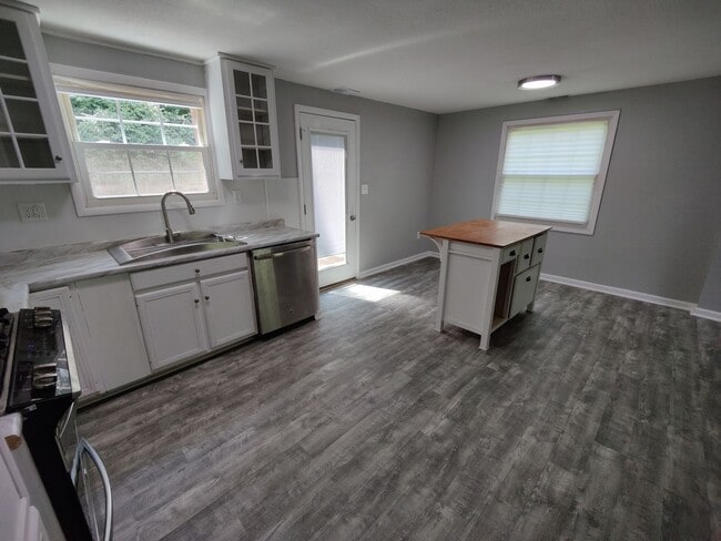 Building Photo - Allison Park - 2 BR Duplex, Fully Renovated, Garage/Driveway, Huge Yard!