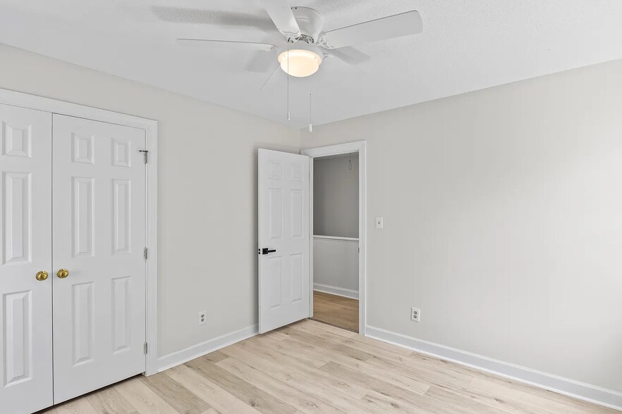 Building Photo - 623 Elmwood Ct