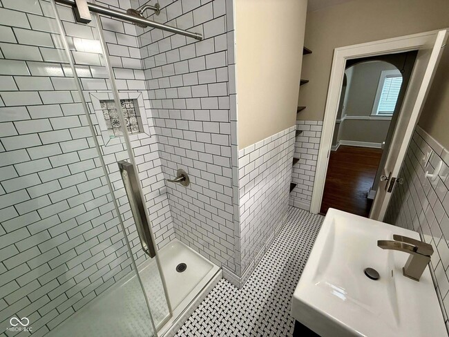 Building Photo - 1132 Shannon Ave