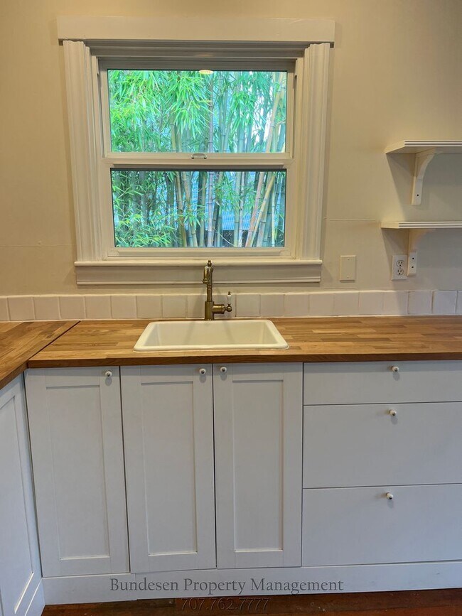 Building Photo - Charming 1 Bedroom Home with Hardwood Floors & Private Backyard
