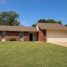 Building Photo - 2802 Heritage