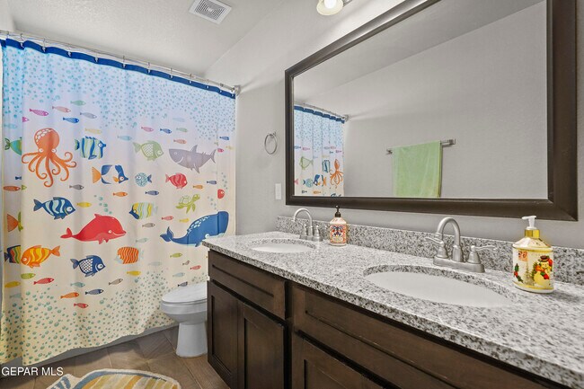 Building Photo - 956 Clapham St