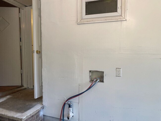 Building Photo - 313 Myles Ave