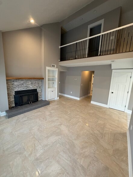 Building Photo - 704 Briarwood Ter