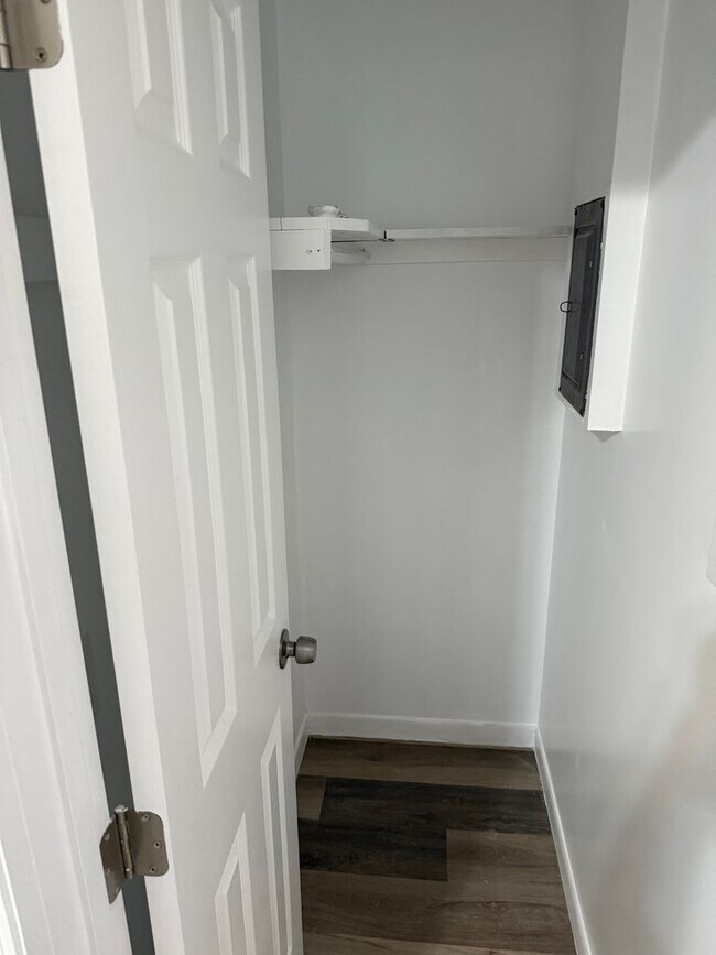 Building Photo - Water View - Remodeled 4 bedroom and 2 bath -  Sunroom