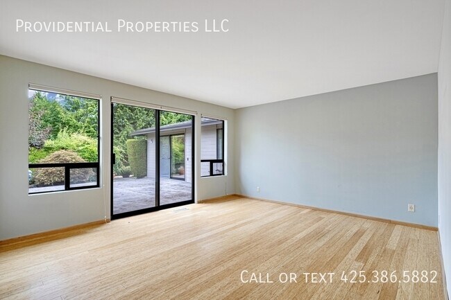 Building Photo - 9530 NE 30th St