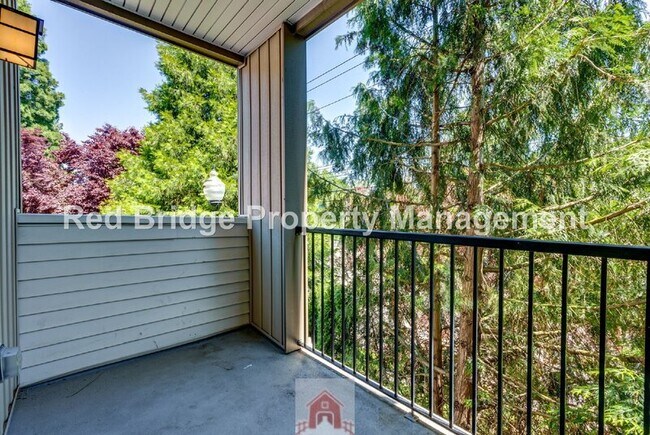 Building Photo - 10834 NE Holly St