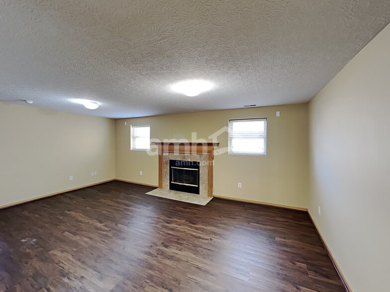 Building Photo - 818 Bent Oak Dr