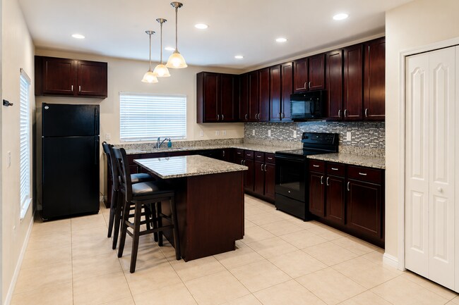 Building Photo - Beautiful Corner-Unit Townhome in a Gated Community!