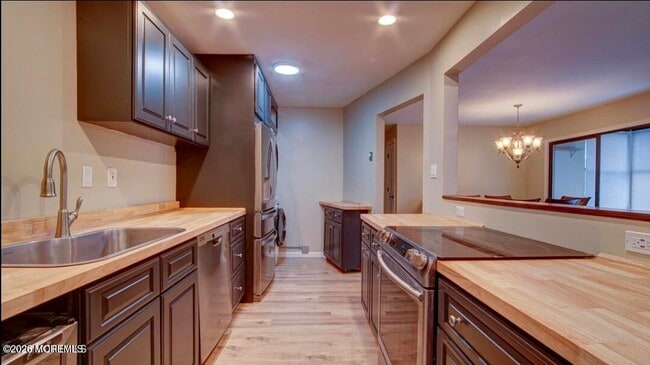 Building Photo - 167 Amberly Dr