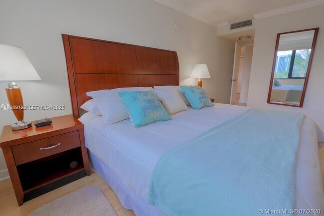 Building Photo - 301 Golden Isles Dr