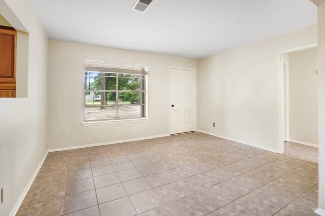 Building Photo - 26407 Magnolia Dr