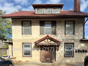 Building Photo - 2108 Walnut St