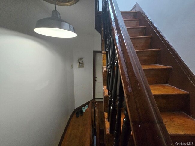 Building Photo - 477 Halsey St